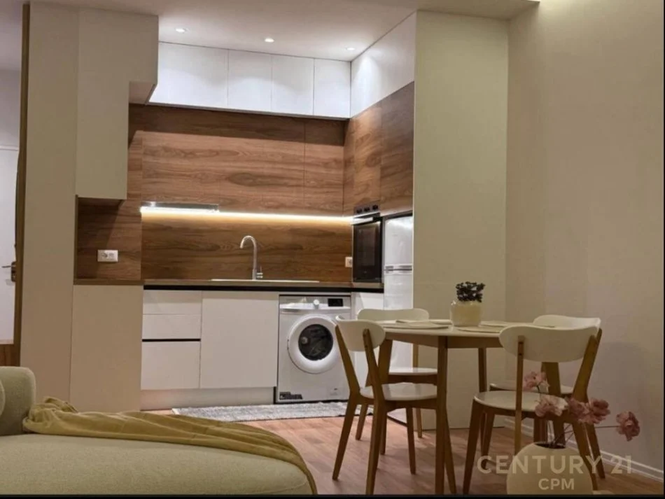 Tirane, shitet apartament 1+1 Kati 2, 77 m² 154.000 € (Rruga Eshref Frasheri)