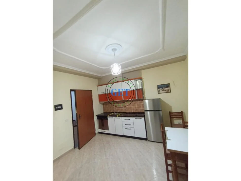 Durres, jepet me qera shtepi 1+1 Kati 4, 55 m² 300 € (Plazh)