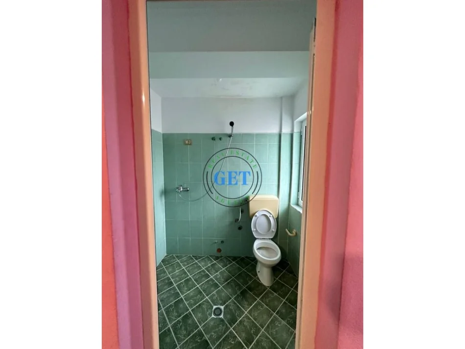 Durres, jepet me qera shtepi 2+1 , 70 m² 400 € (Plazh)