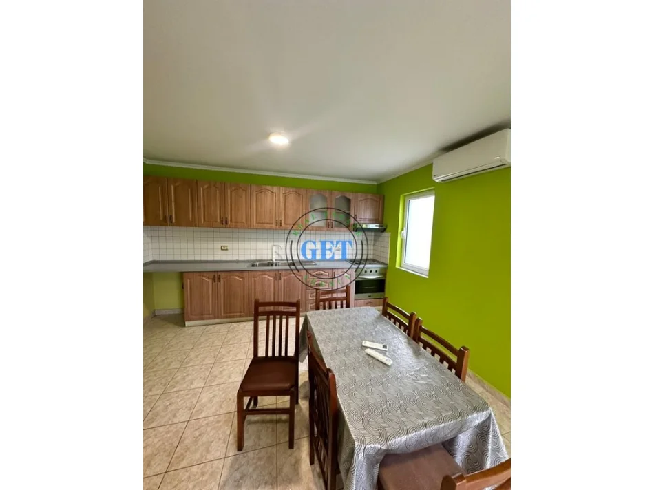 Durres, jepet me qera shtepi 2+1 , 70 m² 400 € (Plazh)