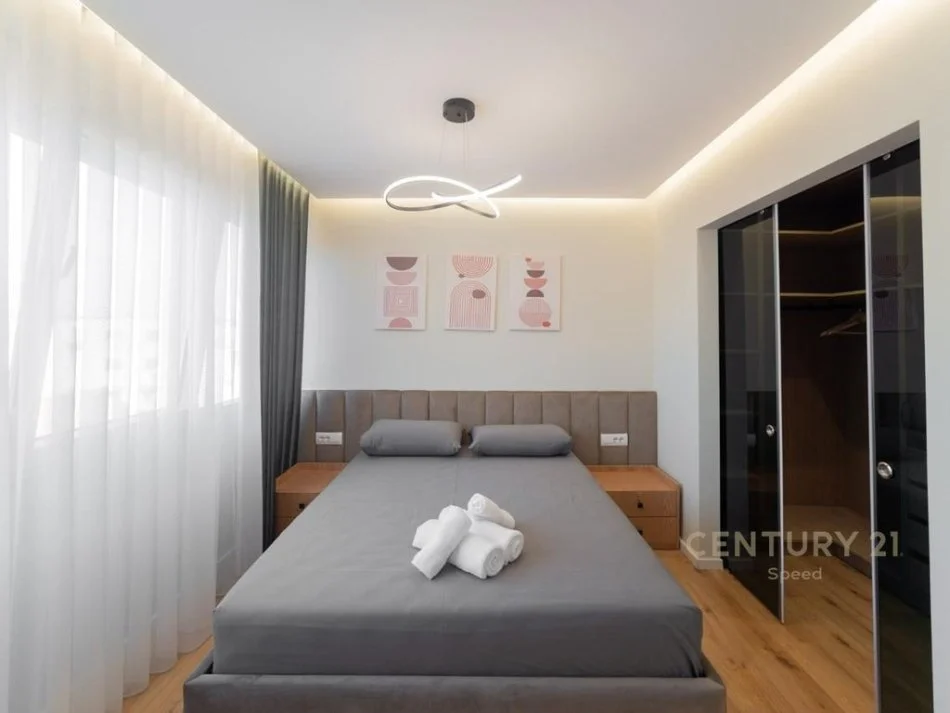 Tirane, jepet me qera apartament 1+1+Ballkon Kati 3, 65 m² 600 € (pas ambasades amerikane)