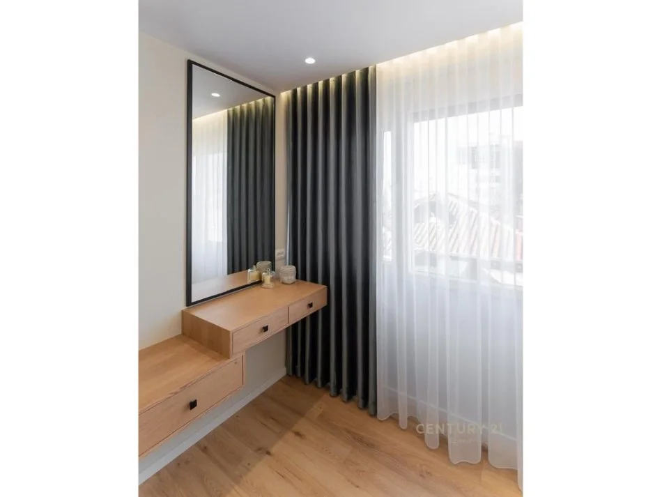 Tirane, jepet me qera apartament 1+1+Ballkon Kati 3, 65 m² 600 € (pas ambasades amerikane)