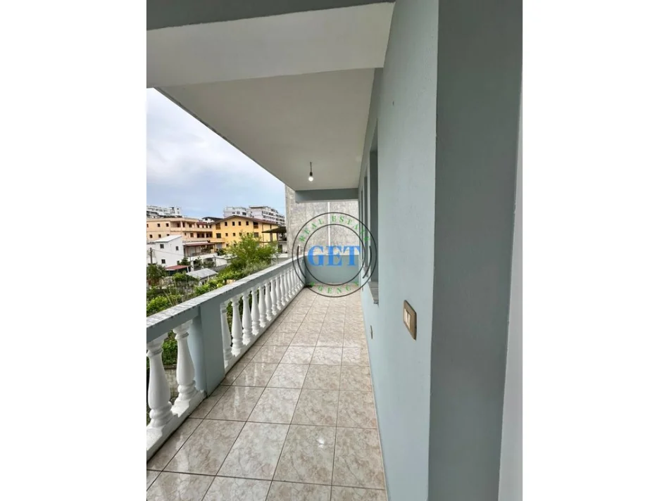 Durres, jepet me qera shtepi 2+1 , 70 m² 400 € (Plazh)