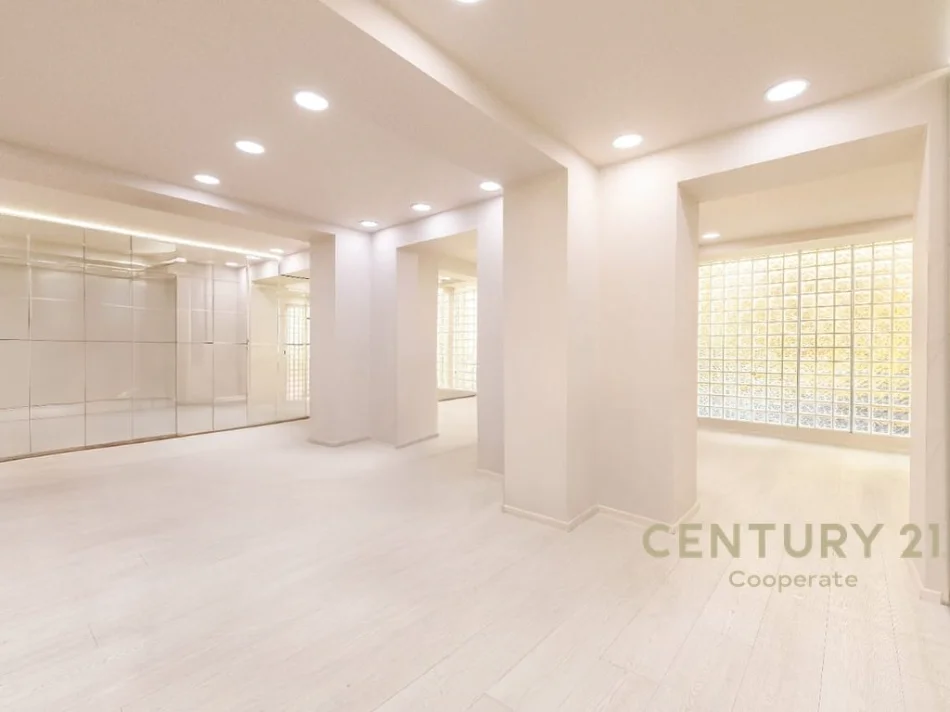Tirane, jepet me qera zyre , 120 m² 2.500 € (Shallvare)