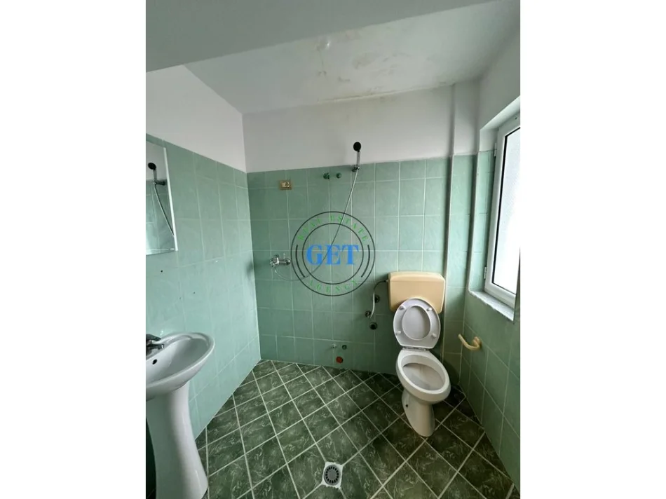 Durres, jepet me qera shtepi 2+1 , 70 m² 400 € (Plazh)