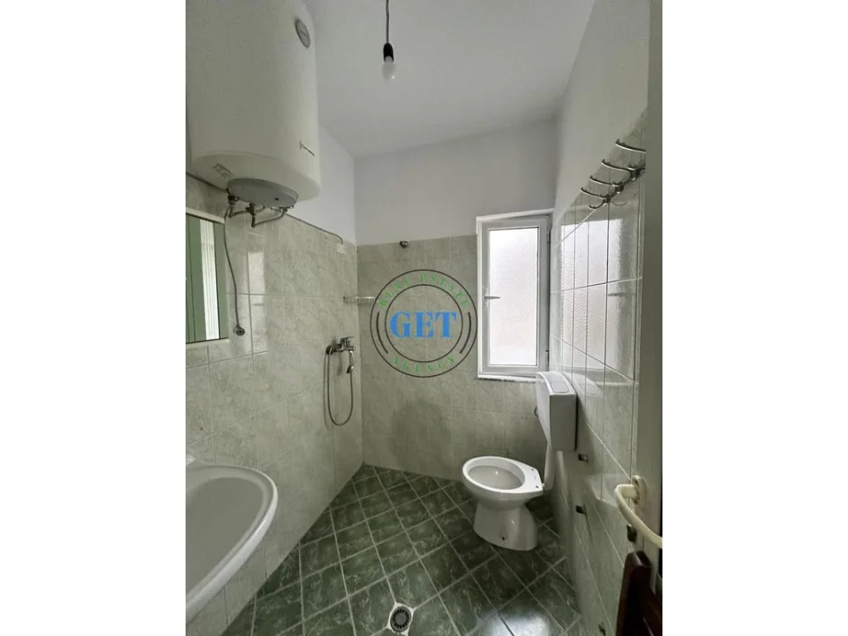 Durres, jepet me qera shtepi 2+1 Kati 2, 70 m² 400 € (Plazh)