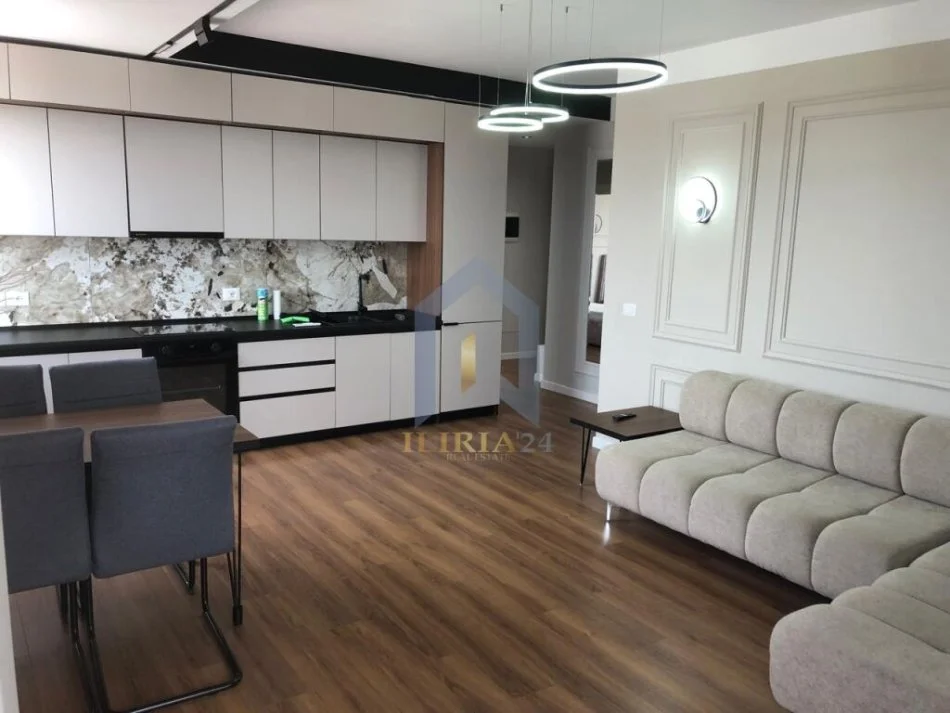Tirane, jepet me qera apartament 2+1 Kati 8, 120 m² 800 € (RRUGA ISH PARKU)