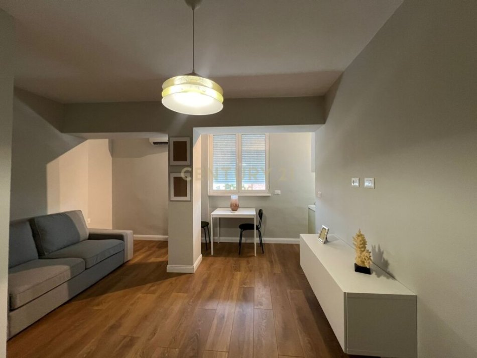 Tirane, jepet me qera apartament 1+1 Kati 3, 50 m² 450 € (Rruga Bardhyl)