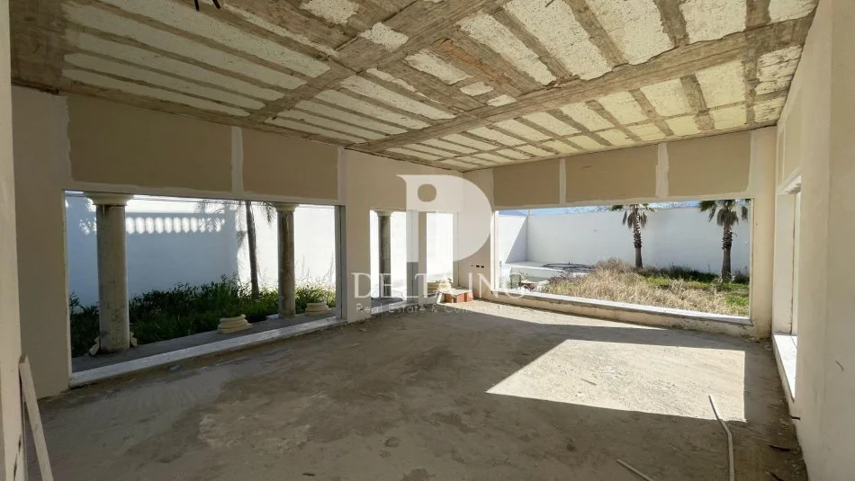 Tirane, shitet Vile 2+1 Kati 0, 260 m² (Mjull-Bathore)