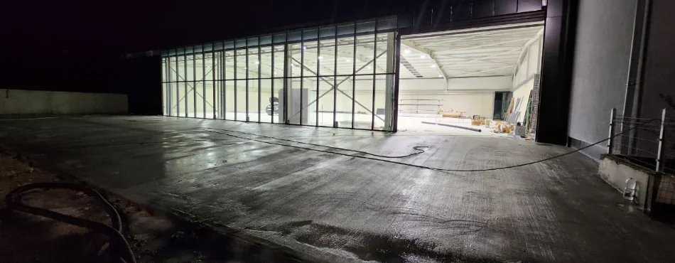 Tirane, jepet me qera ambjent biznesi Kati 0, 650 m² 3.000 € (Prane City Park)