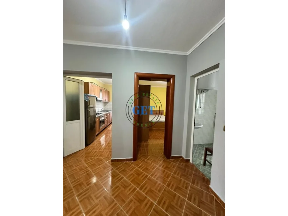 Durres, jepet me qera shtepi 2+1 Kati 2, 70 m² 400 € (Plazh)
