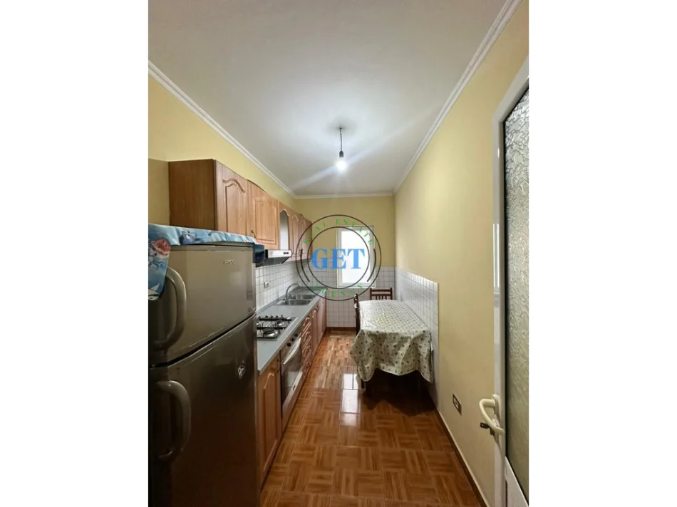Durres, jepet me qera shtepi 2+1 Kati 2, 70 m² 400 € (Plazh)