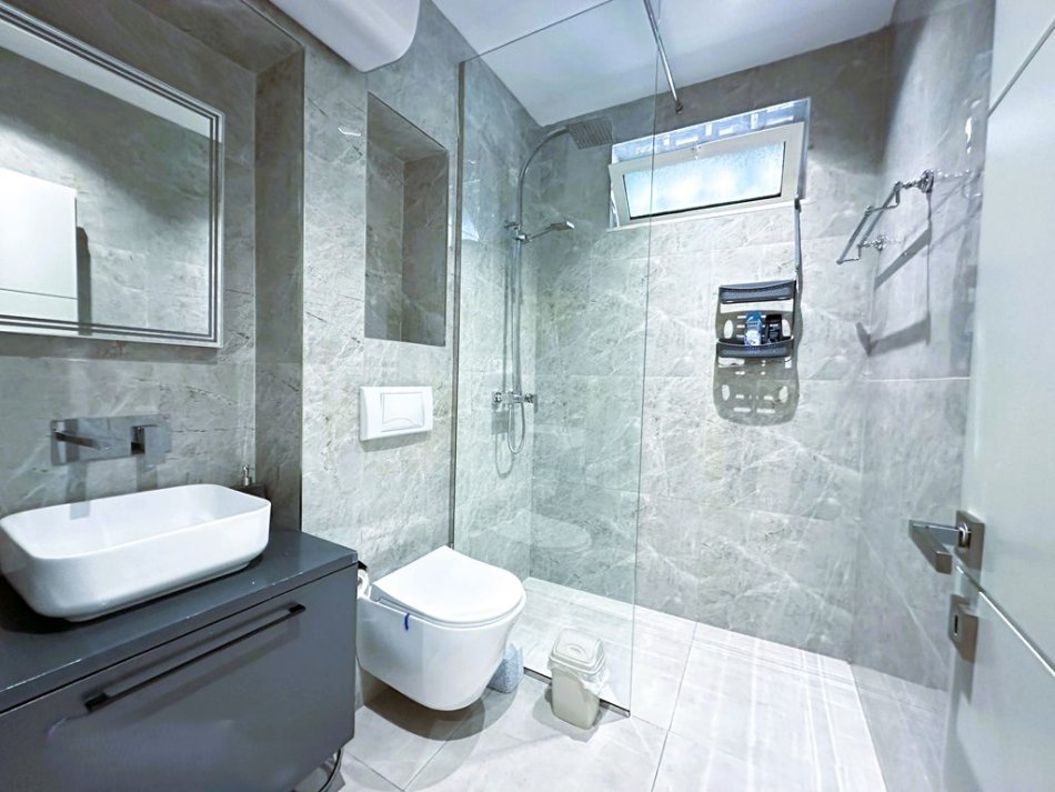 Tirane, shitet apartament 1+1+Aneks+Ballkon Kati 1, 67 m² 135.000 €