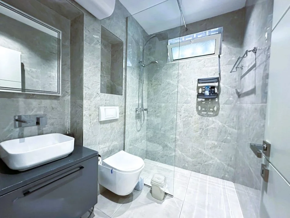 Tirane, shitet apartament 1+1+Aneks+Ballkon Kati 1, 67 m² 135.000 €