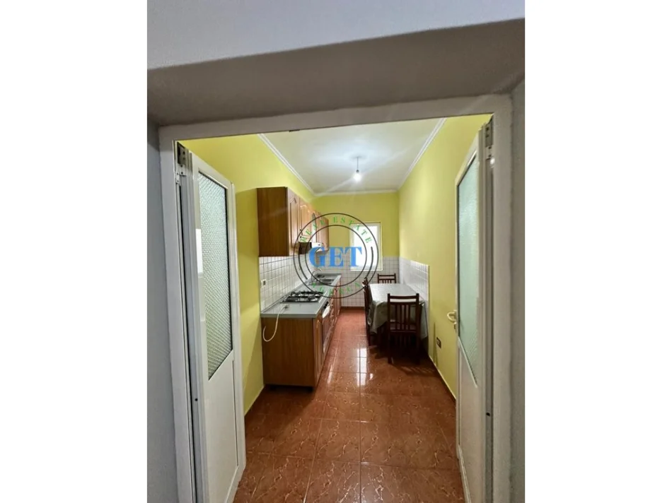 Durres, jepet me qera apartament 2+1 Kati 1, 70 m² 300 € (Plazh)