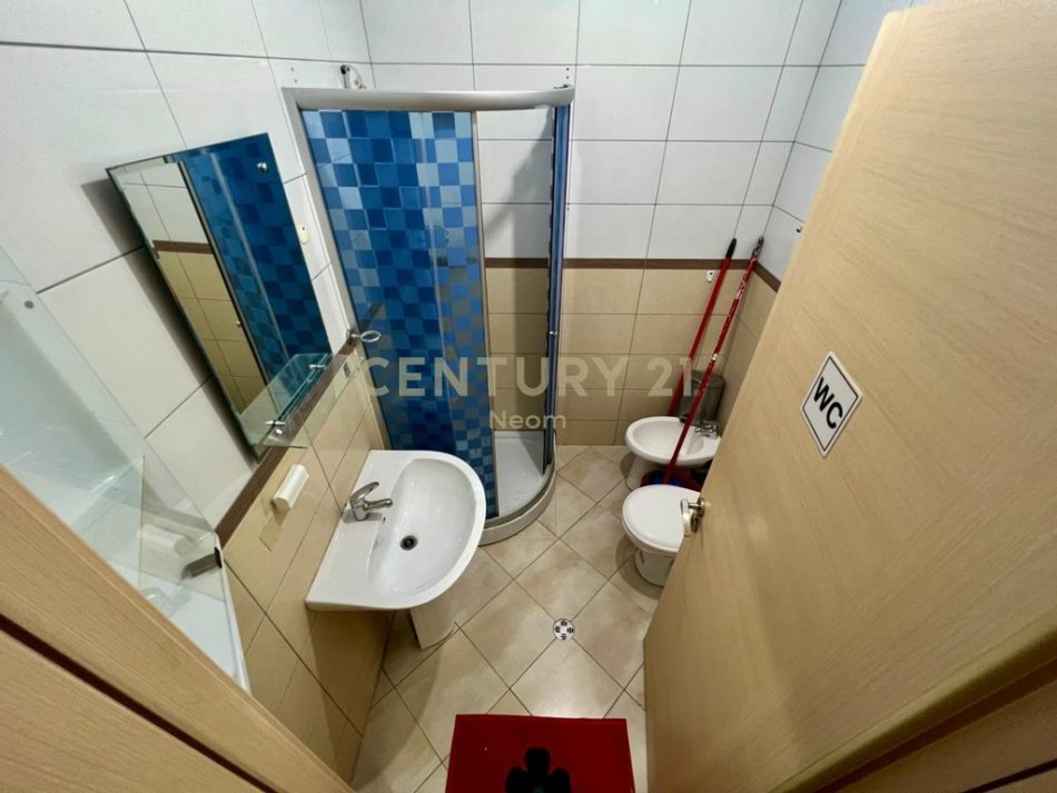 Tirane, jepet me qera apartament 1+1+Aneks+Ballkon Kati 5, 67 m² 460 € (Neom128663)