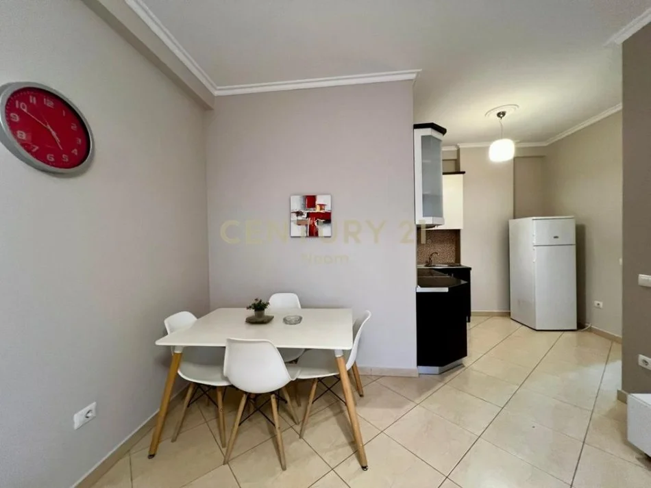 Tirane, jepet me qera apartament 1+1+Ballkon Kati 5, 67 m² 460 € (astir tek rrethi)