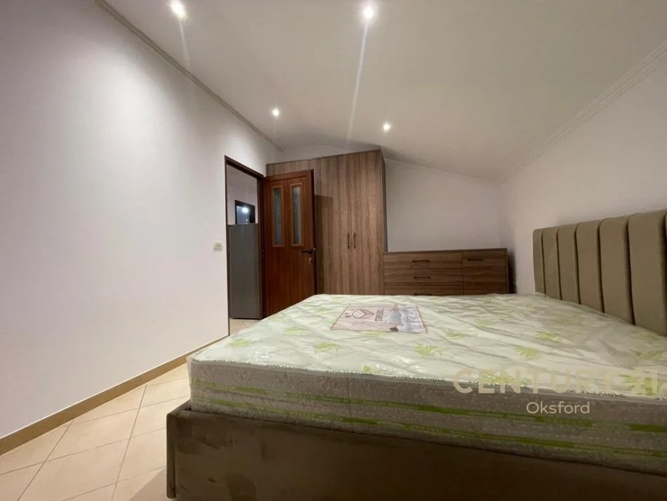 Tirane, jepet me qera apartament 2+1+Ballkon Kati 2, 60 m² 550 € (vilat selite)