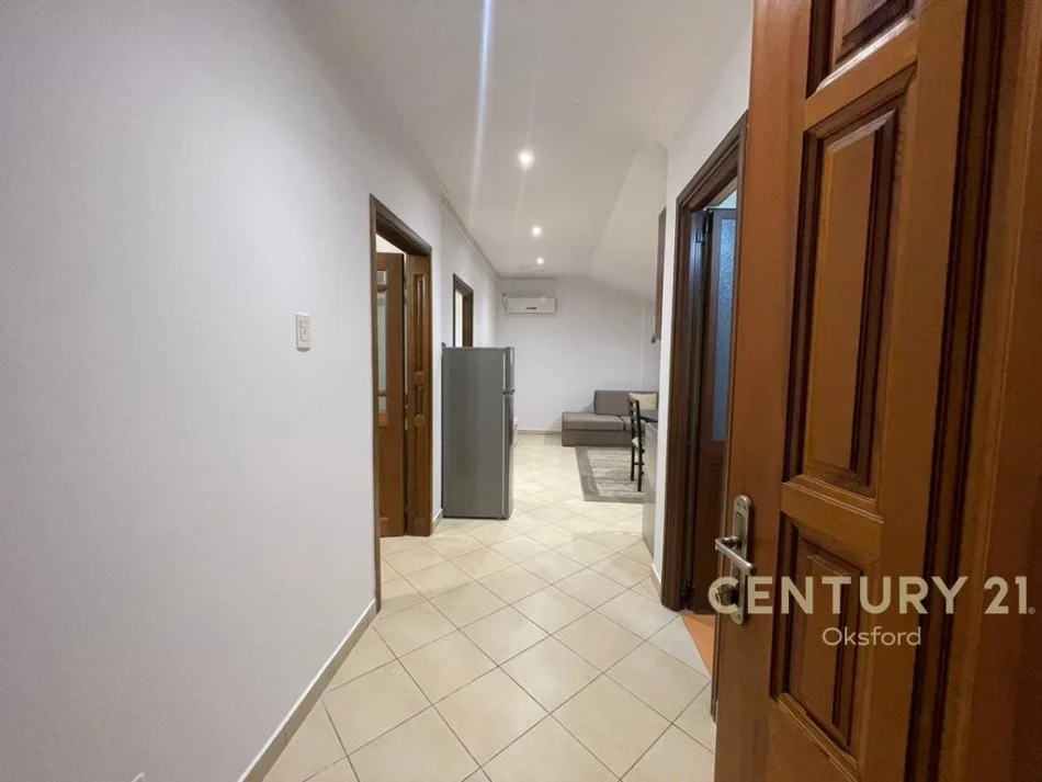 Tirane, jepet me qera apartament 2+1+Ballkon Kati 2, 60 m² 550 € (vilat selite)