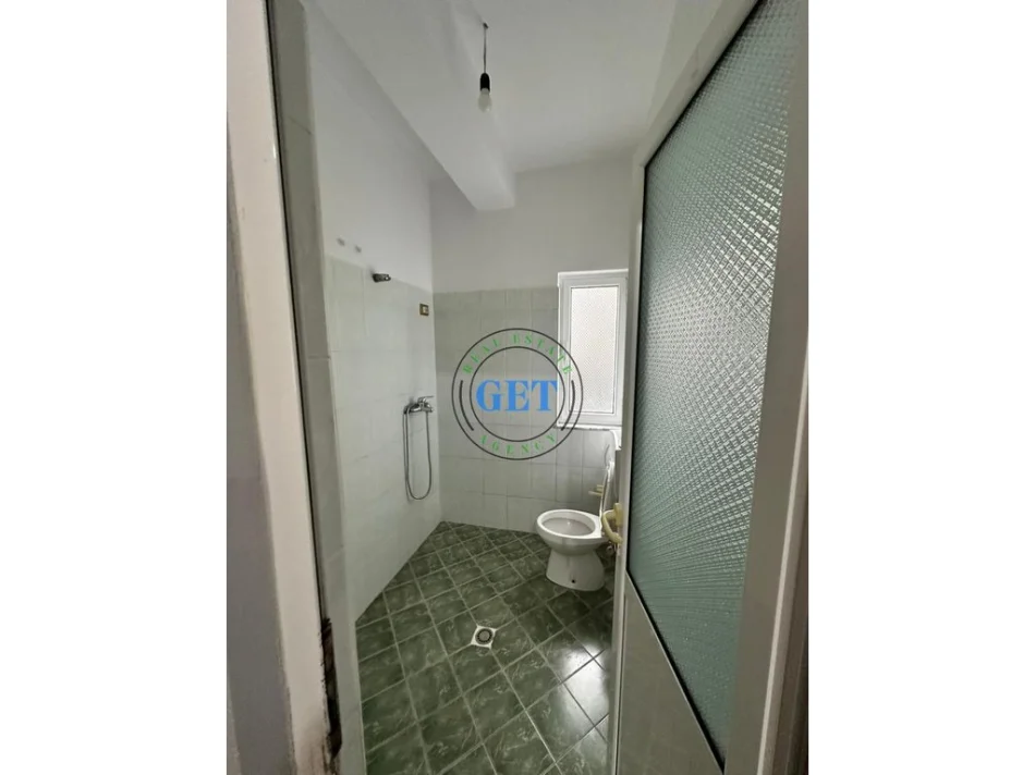 Durres, jepet me qera apartament 2+1 Kati 1, 70 m² 300 € (Plazh)