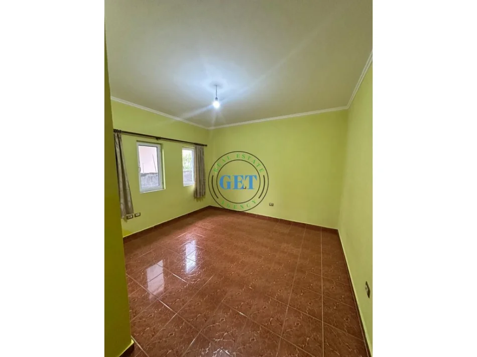 Durres, jepet me qera apartament 2+1 Kati 1, 70 m² 300 € (Plazh)