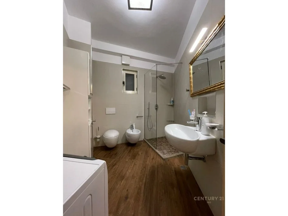 Tirane, shitet apartament 2+1 Kati 5, 92 m² 165.000 € (Astir)