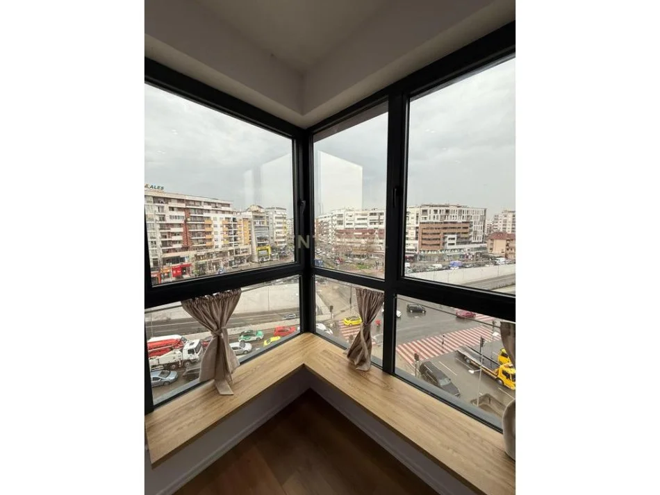 Tirane, jepet me qera zyre Kati 5, 130 m² 600 € (Rezidenca Future Home) Astir
