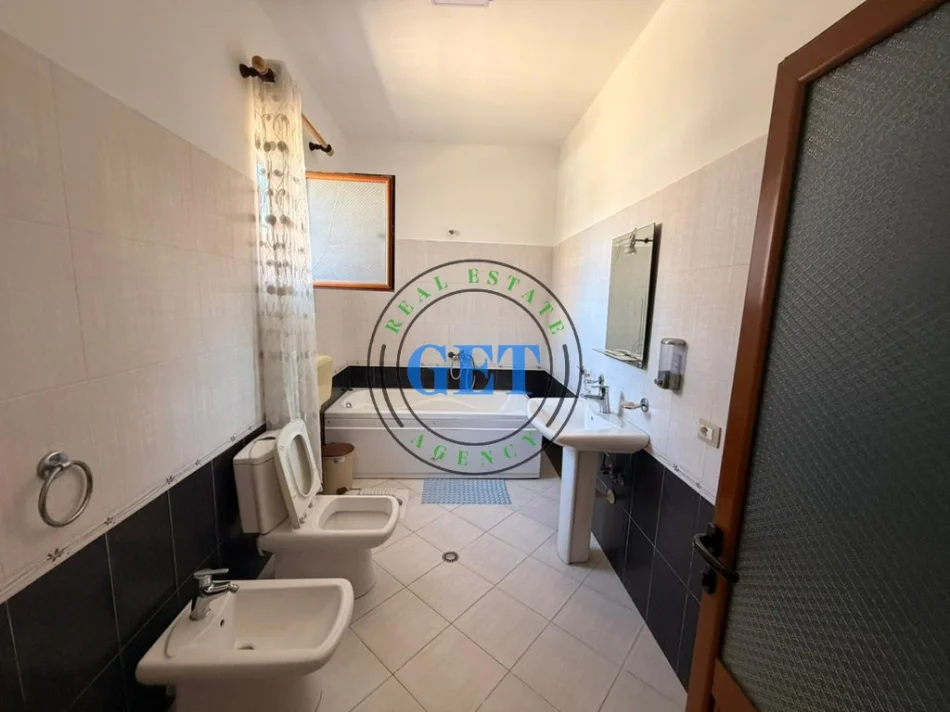 Durres, jepet me qera apartament 2+1 Kati 1, 100 m² 350 € (Kënet)