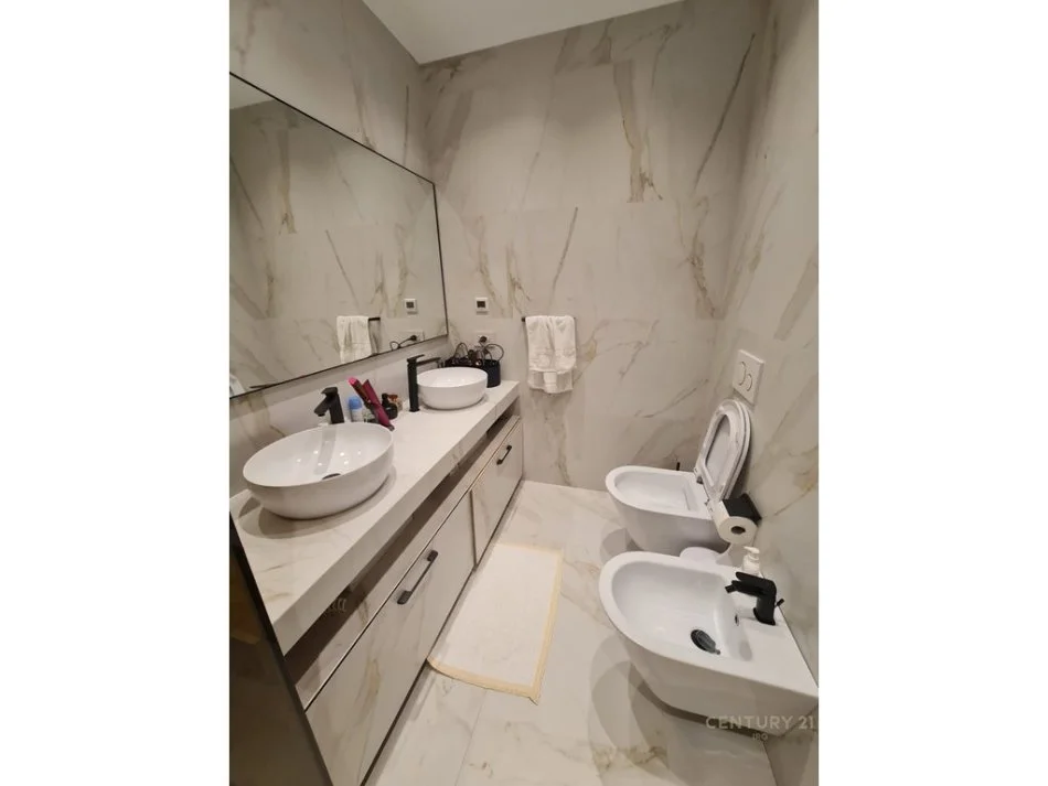 Tirane, shitet apartament duplex 4+1+Aneks+Ballkon Kati 5, 242 m² 630.000 € (komuna parisit)