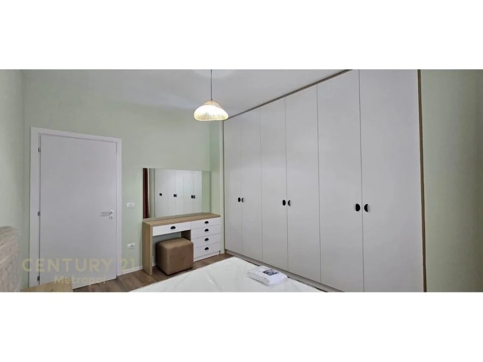 Tirane, jepet me qera apartament 1+1+Ballkon Kati 9, 77 m² 650 € (zogu zi)