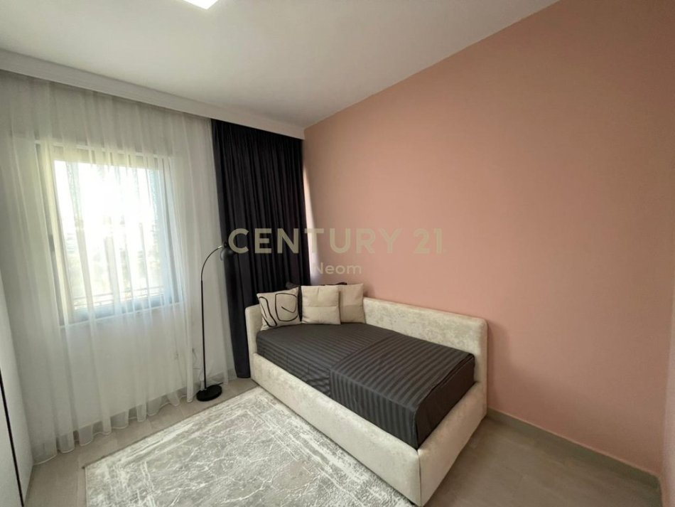 Tirane, jepet me qera apartament 2+1+Aneks+Ballkon Kati 4, 100 m² 1.000 € (Neom128871)