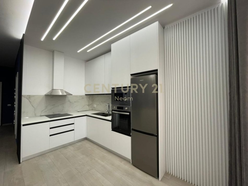 Tirane, jepet me qera apartament 2+1+Aneks+Ballkon Kati 4, 100 m² 1.000 € (Neom128871)