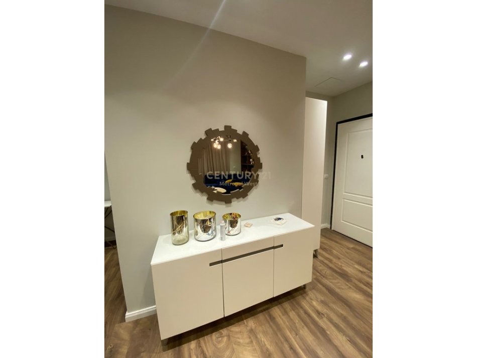 Tirane, jepet me qera apartament 3+1+Ballkon Kati 11, 114 m² 1.700 € 