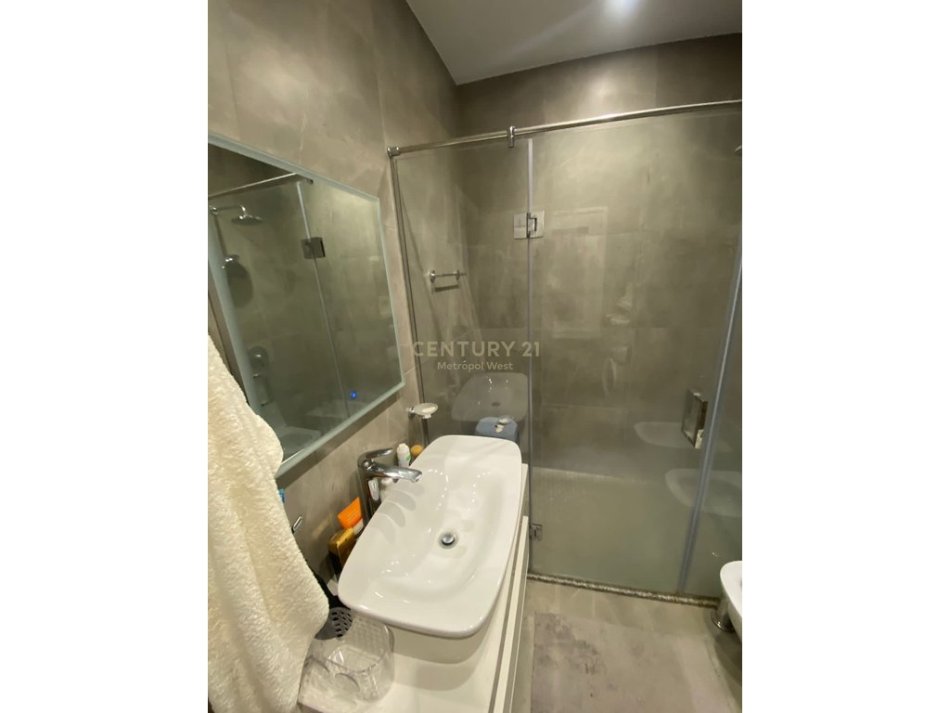 Tirane, jepet me qera apartament 3+1+Ballkon Kati 11, 114 m² 1.700 € 