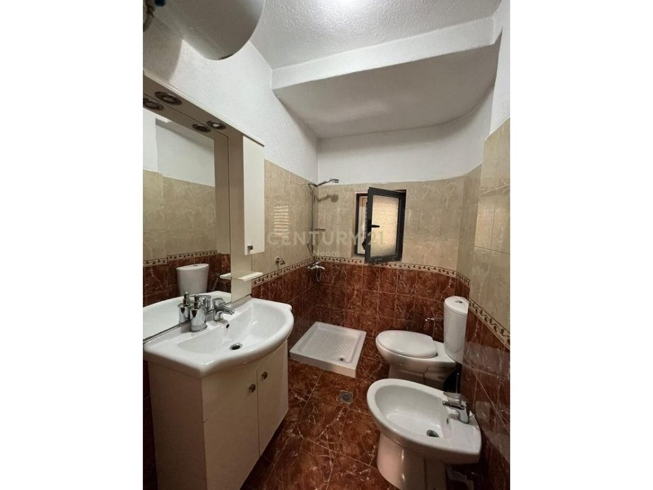 Tirane, jepet me qera apartament 1+1+Aneks+Ballkon Kati 3, 65 m² 850 € (Neom128922)