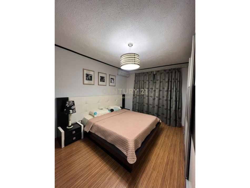 Tirane, jepet me qera apartament 1+1+Aneks+Ballkon Kati 3, 65 m² 850 € (Neom128922)