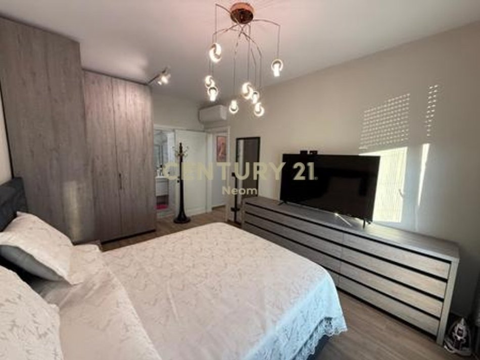 Tirane, jepet me qera apartament 2+1+Aneks+Ballkon Kati 2, 120 m² 1.500 € (Neom128927)