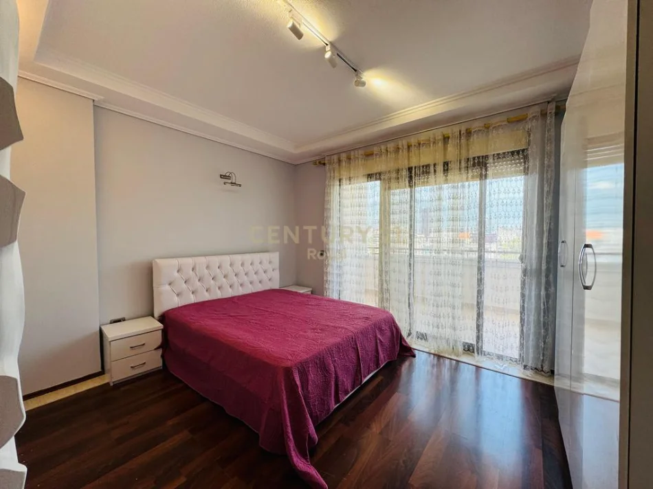 Tirane, jepet me qera apartament Kati 9, 800 € 