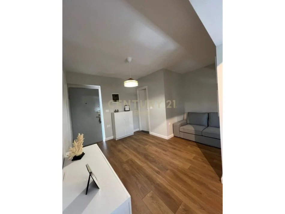 Tirane, jepet me qera apartament 1+1 Kati 3, 50 m² 450 € (Rruga Bardhyl)