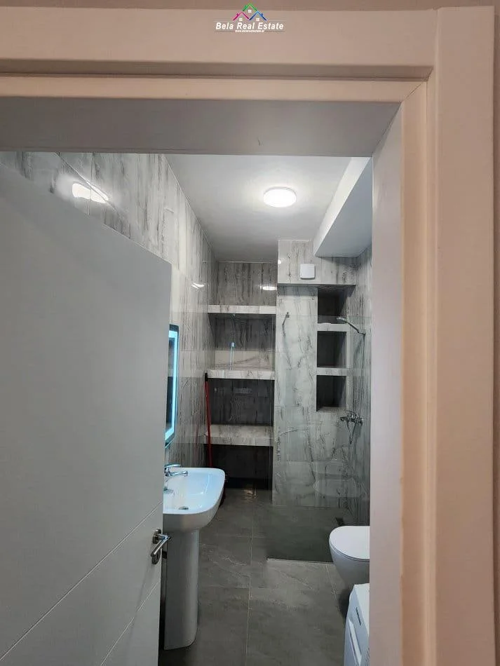 Tirane, jepet me qera apartament 1+1+Ballkon Kati 5, 70 m² 740 € (anton lufi)