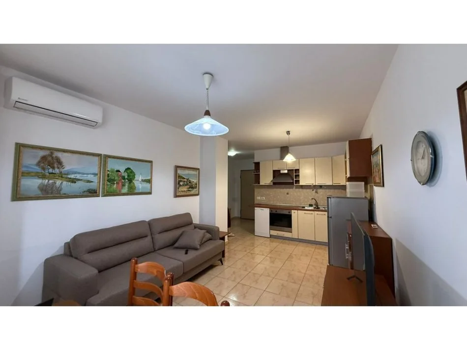 Tirane, jepet me qera apartament 1+1 Kati 4, 61 m² 550 € (rruga e kavajes)