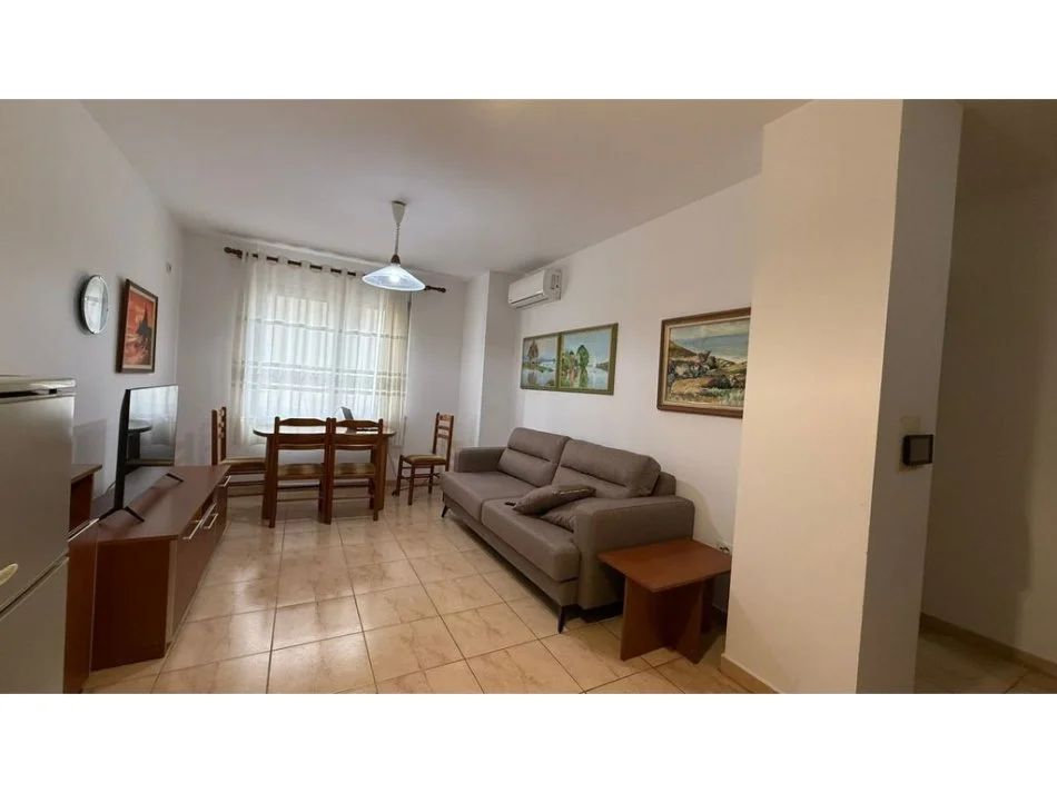 Tirane, jepet me qera apartament 1+1 Kati 4, 61 m² 550 € (rruga e kavajes)