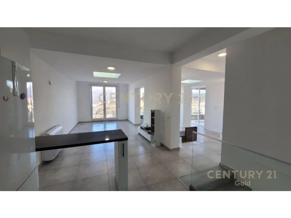 Tirane, shitet apartament 3 Katshe Kati 3, 300 m² 