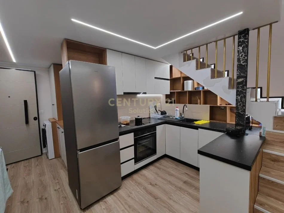 Tirane, shitet apartament duplex 1+1 Kati 1, 54 m² 140.000 € 
