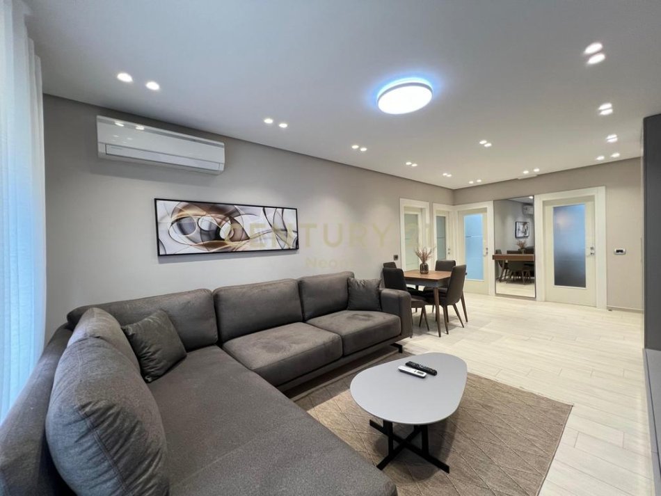 Tirane, jepet me qera apartament 2+1+Aneks+Ballkon Kati 2, 75 m² 850 € (Neom129082)