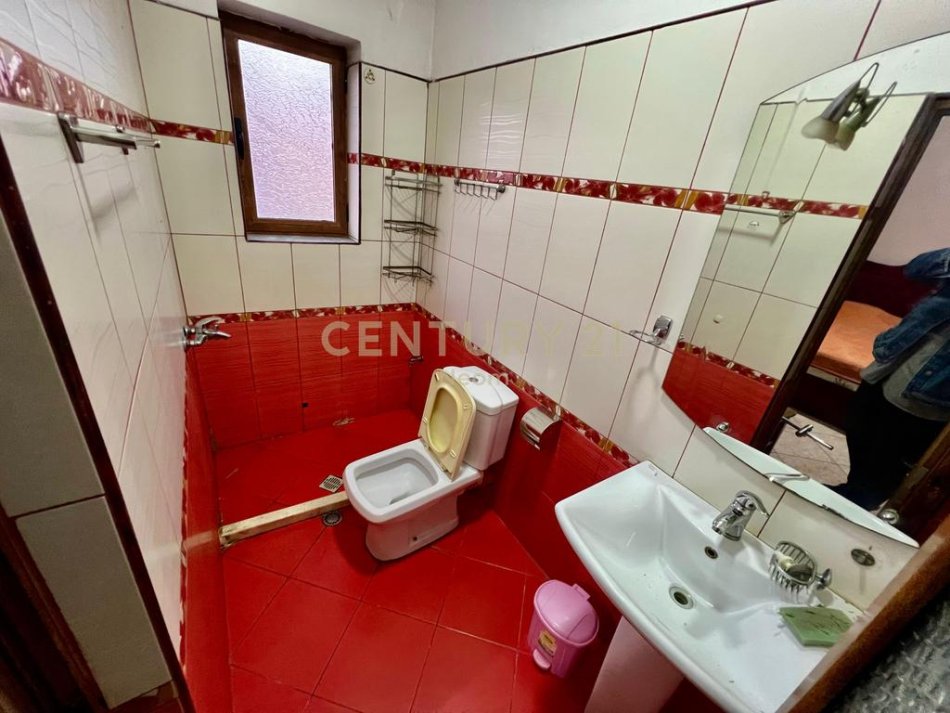 Tirane, jepet me qera apartament 2+1+Aneks+Ballkon Kati 2, 160 m² 550 € (Neom129083)