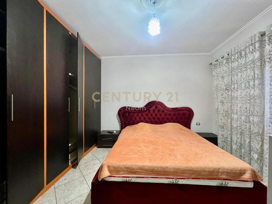 Tirane, jepet me qera apartament 2+1+Aneks+Ballkon Kati 2, 160 m² 550 € (Neom129083)