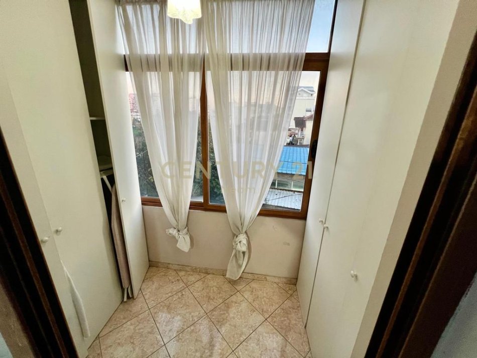 Tirane, jepet me qera apartament 2+1+Aneks+Ballkon Kati 2, 160 m² 550 € (Neom129083)