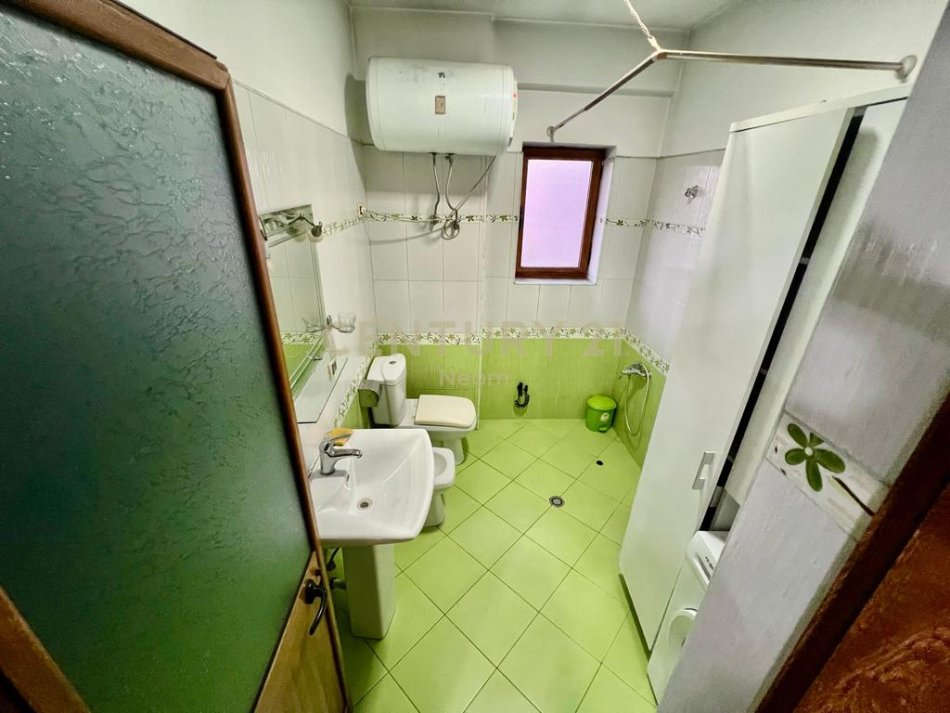 Tirane, jepet me qera apartament 2+1+Aneks+Ballkon Kati 2, 160 m² 550 € (Neom129083)