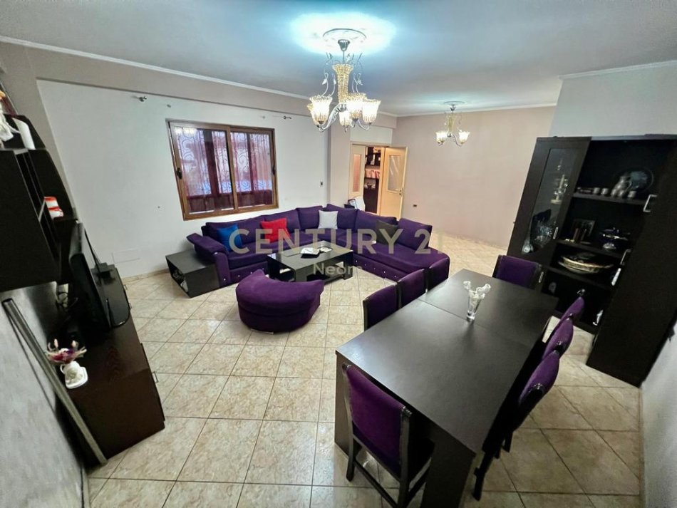 Tirane, jepet me qera apartament 2+1+Aneks+Ballkon Kati 2, 160 m² 550 € (Neom129083)